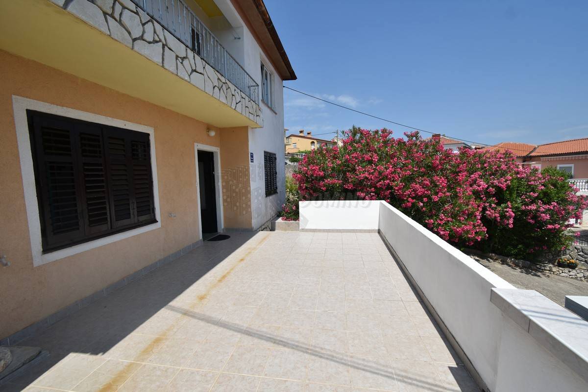 Hiša s 3 apartmaji in čudovitim razgledom! šilo!