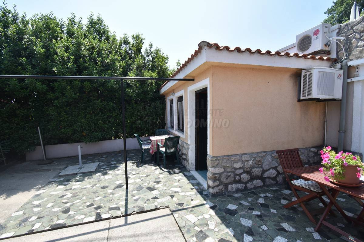Hiša s 3 apartmaji in čudovitim razgledom! šilo!