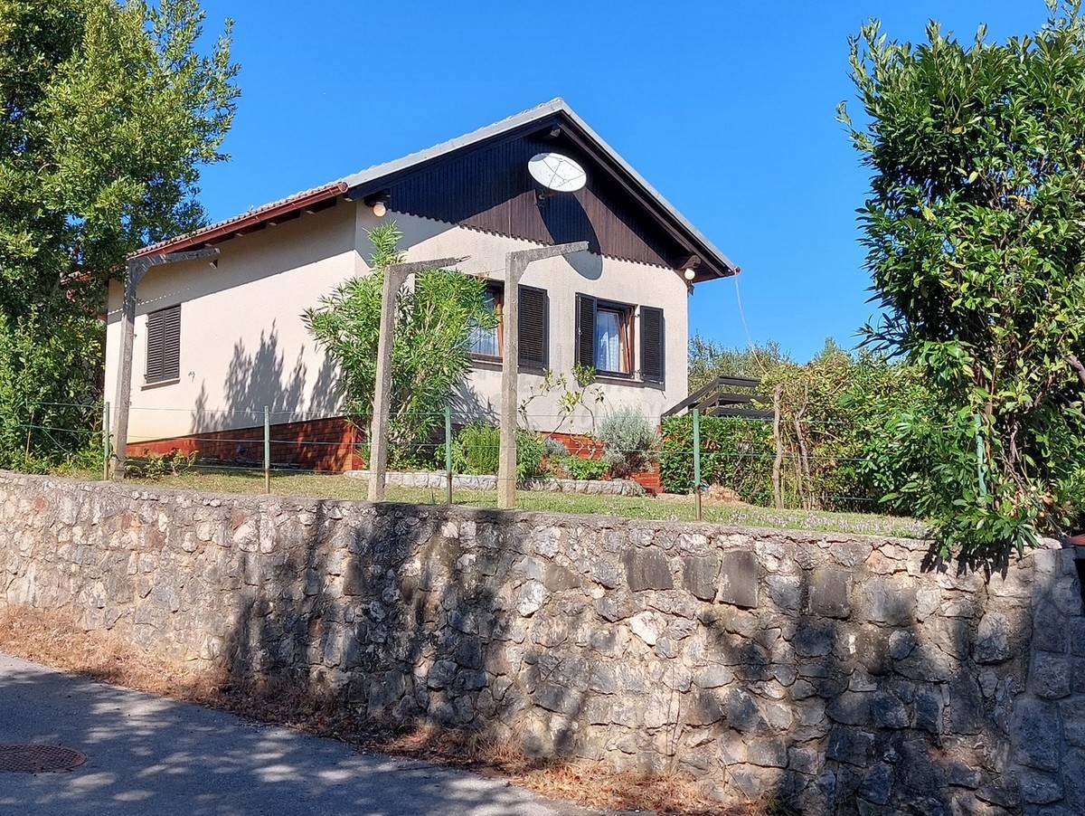 Samostojna hiša z veliko potenciala! Otok Krk!