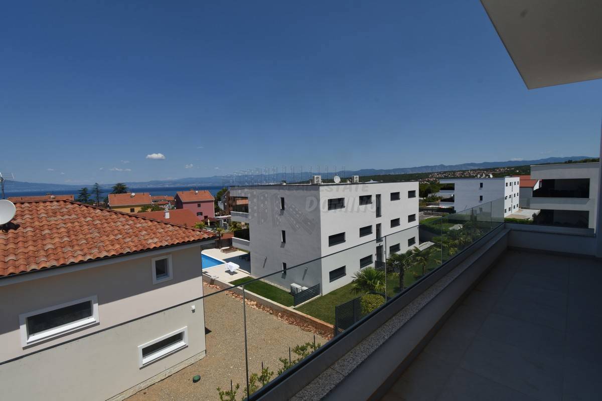 Stanovanje s pripadajočo garsonjero in vrtom! Malinska!