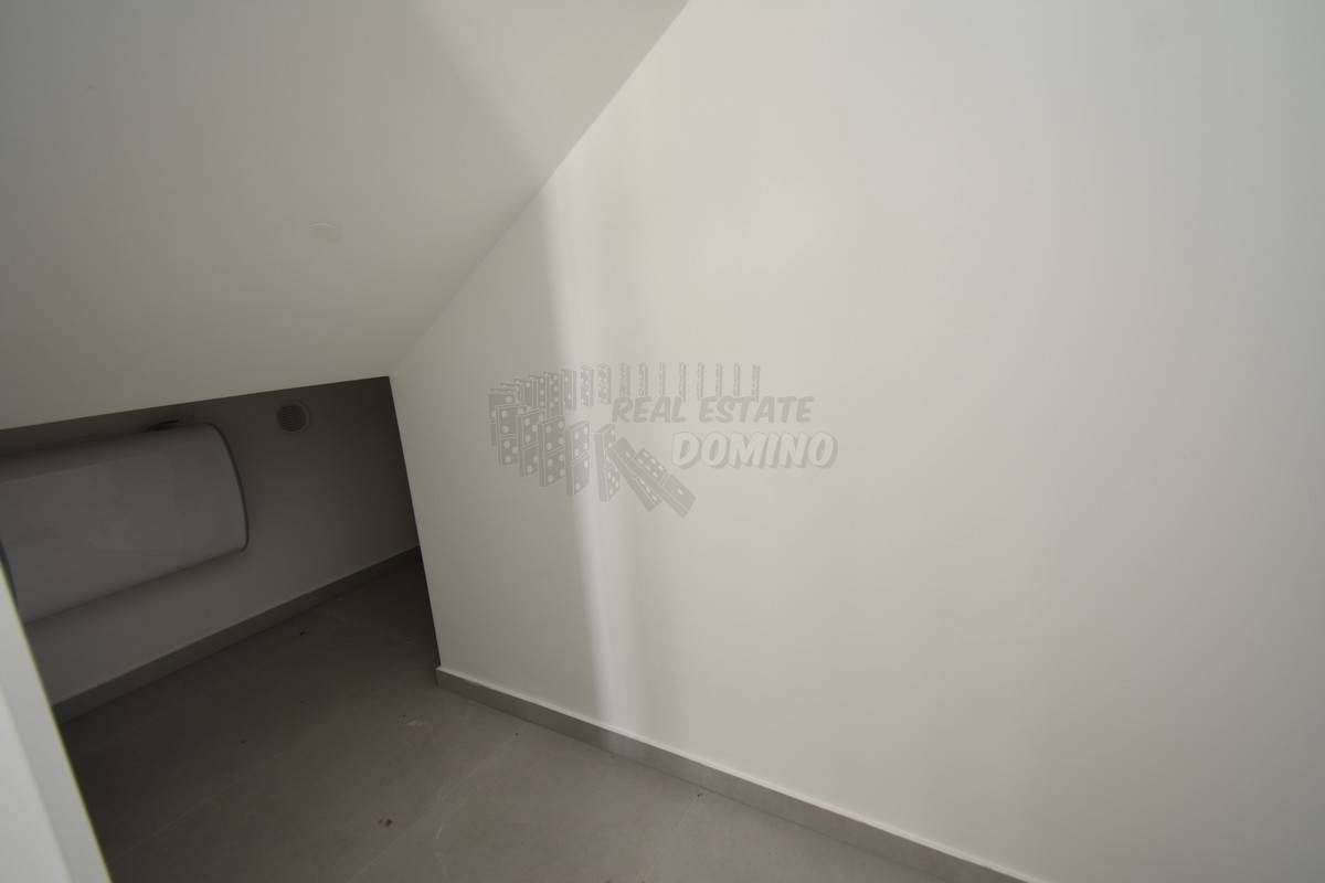 Stanovanje s pripadajočo garsonjero in vrtom! Malinska!