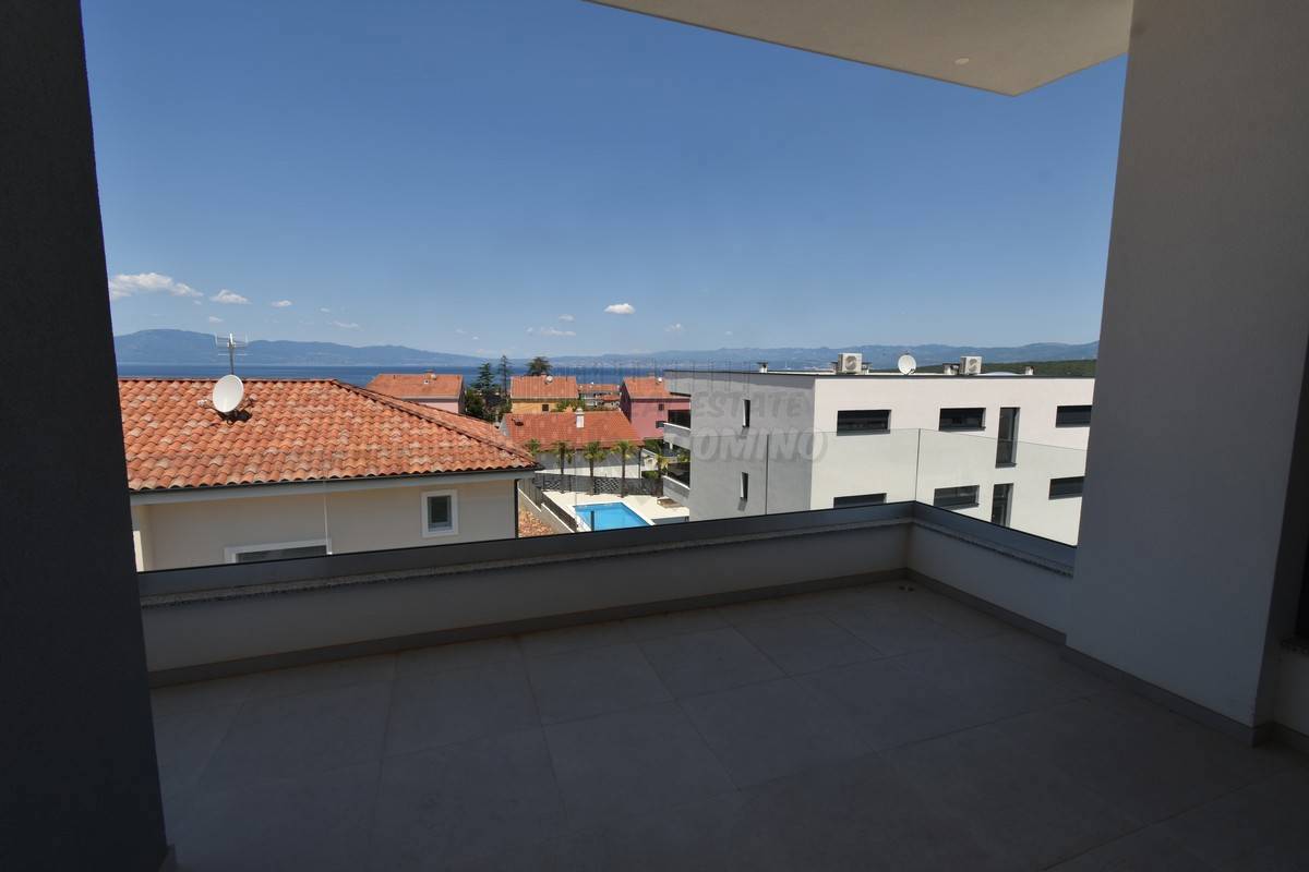 Stanovanje s pripadajočo garsonjero in vrtom! Malinska!