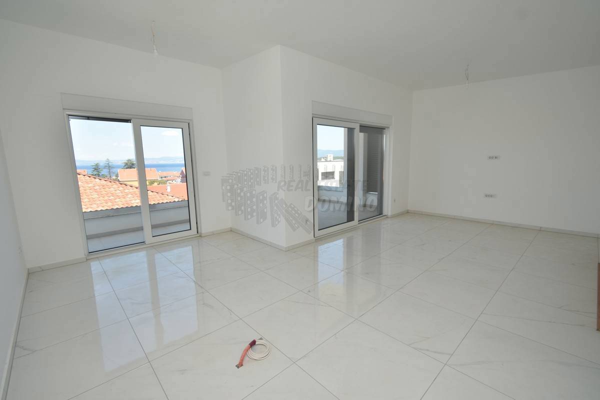 Stanovanje s pripadajočo garsonjero in vrtom! Malinska!