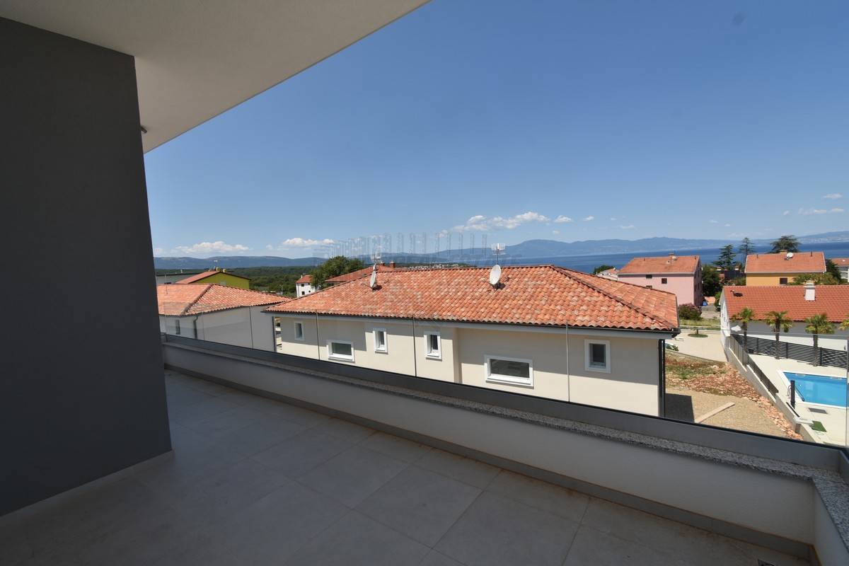 Stanovanje s pripadajočo garsonjero in vrtom! Malinska!