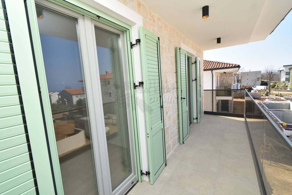 Nova očarljiva mediteranska hiša z bazenom! Otok Krk, Malinska