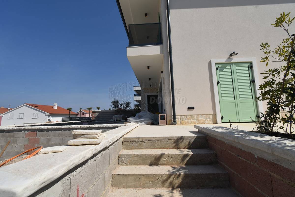 Nova očarljiva mediteranska hiša z bazenom! Otok Krk, Malinska