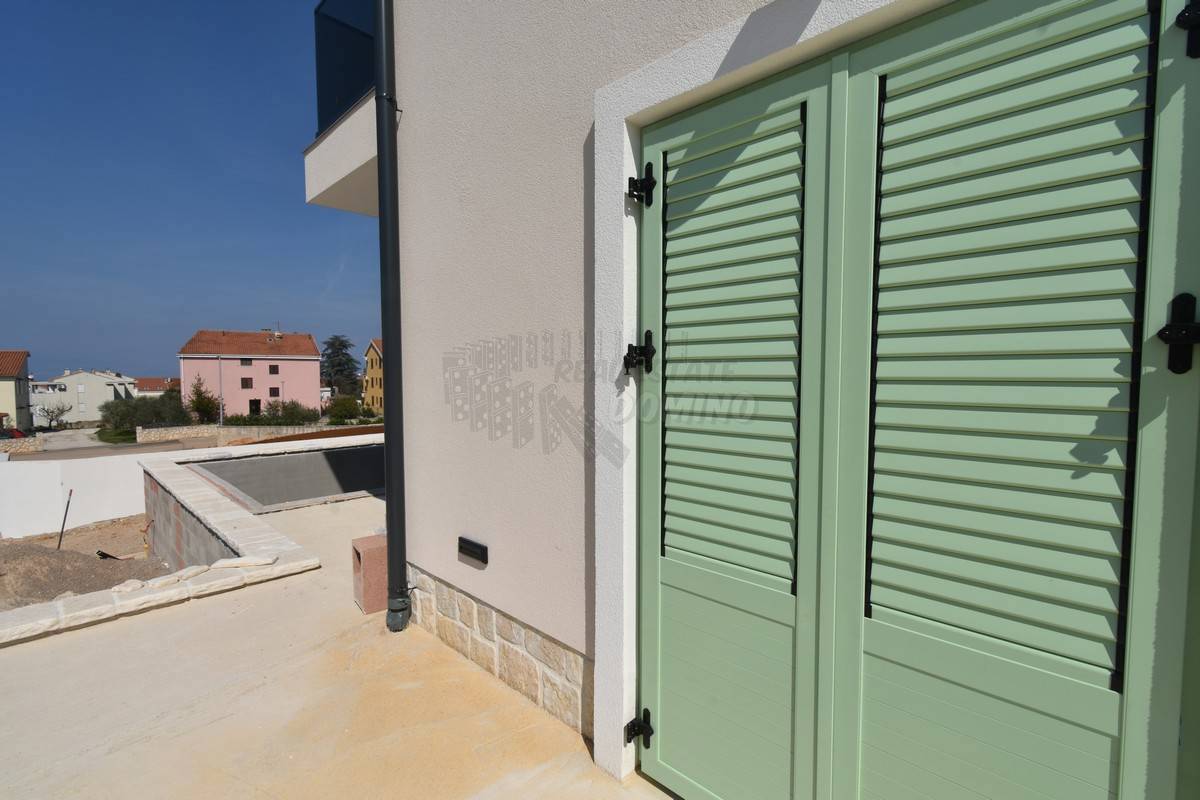 Nova očarljiva mediteranska hiša z bazenom! Otok Krk, Malinska