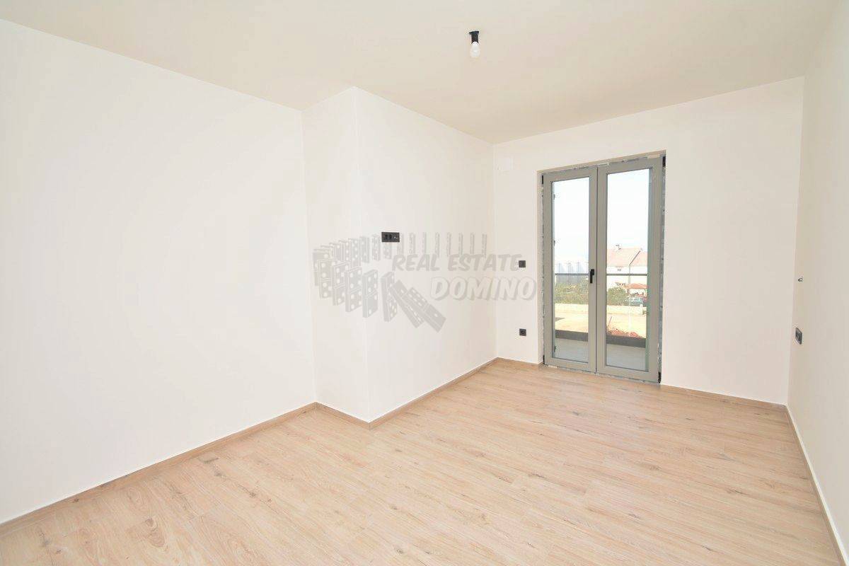 Nova očarljiva mediteranska hiša z bazenom! Otok Krk, Malinska