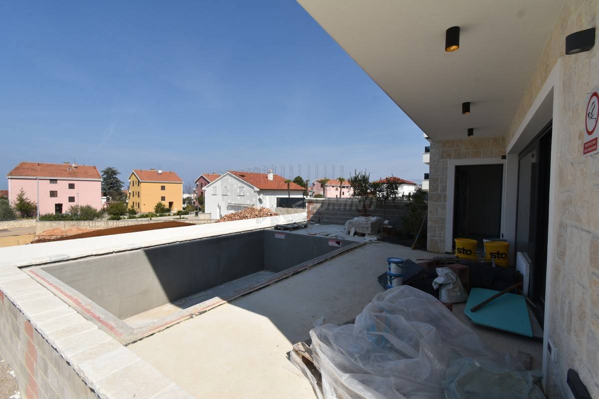 Nova očarljiva mediteranska hiša z bazenom! Otok Krk, Malinska