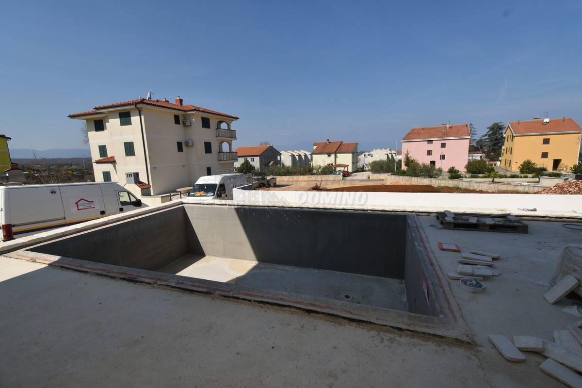 Nova očarljiva mediteranska hiša z bazenom! Otok Krk, Malinska