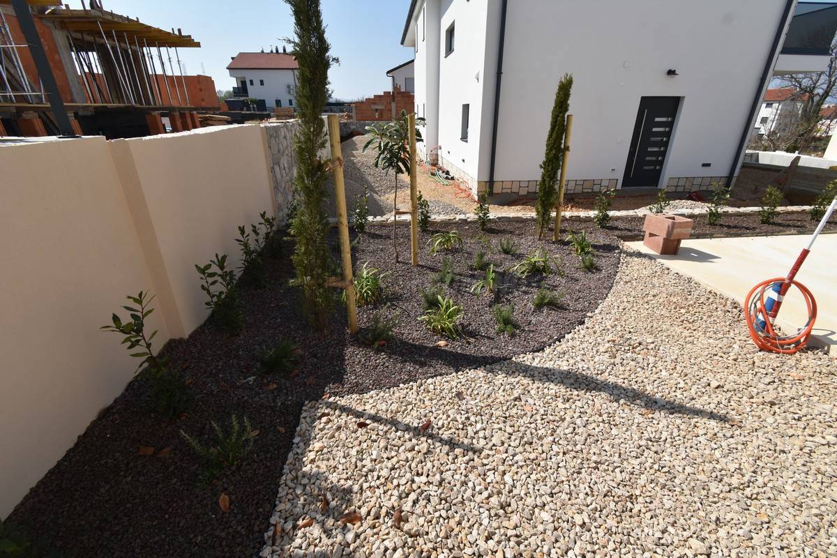 Nova očarljiva mediteranska hiša z bazenom! Otok Krk, Malinska