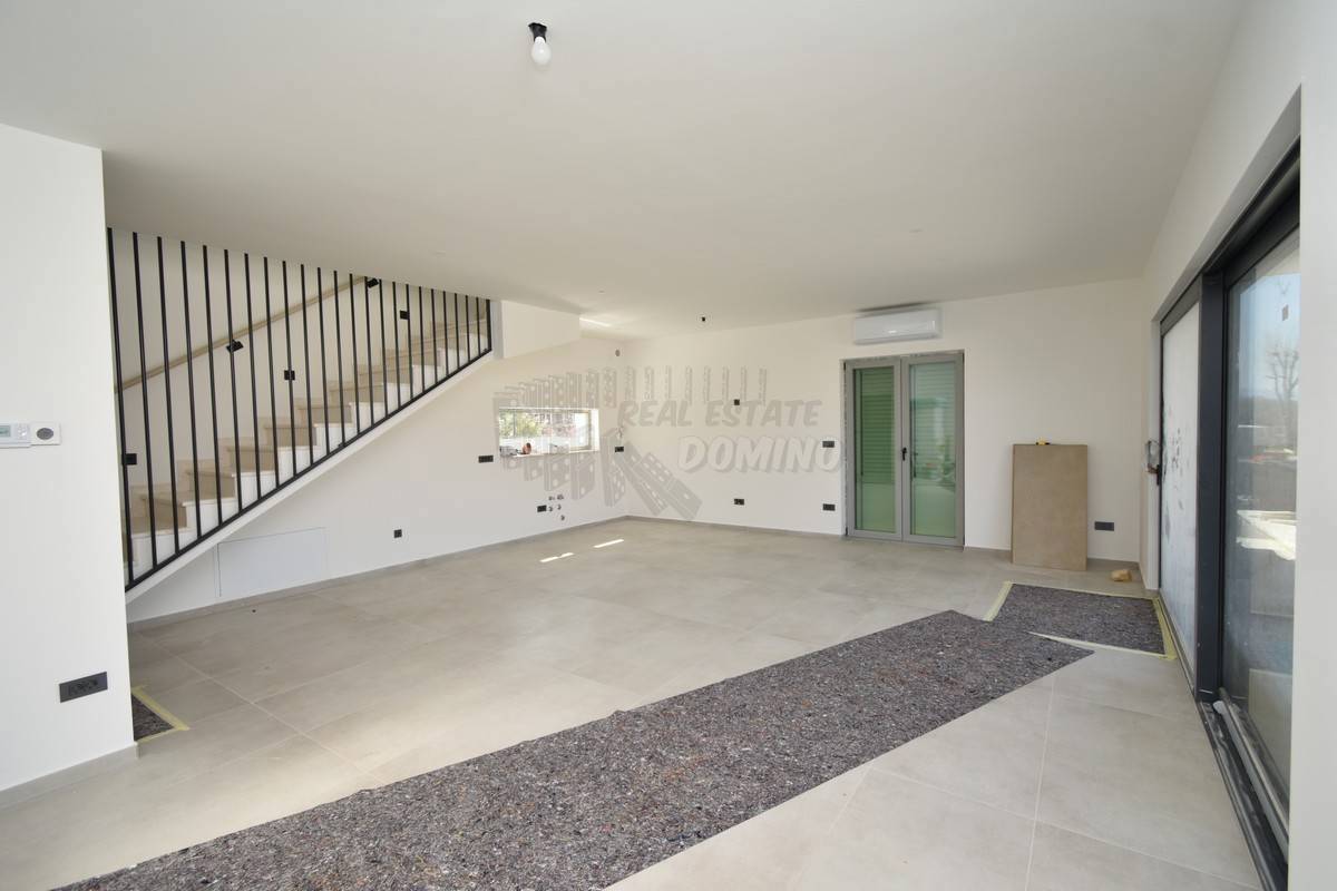 Nova očarljiva mediteranska hiša z bazenom! Otok Krk, Malinska