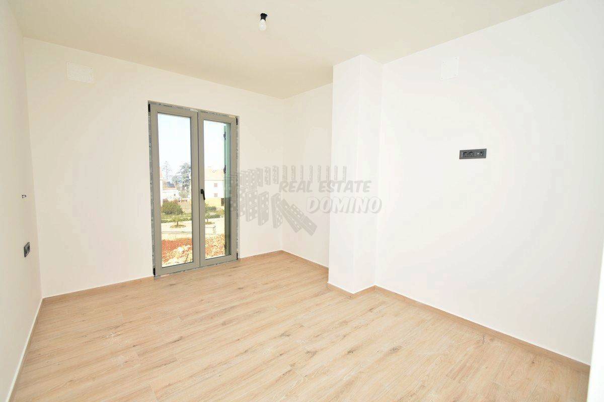 Nova očarljiva mediteranska hiša z bazenom! Otok Krk, Malinska