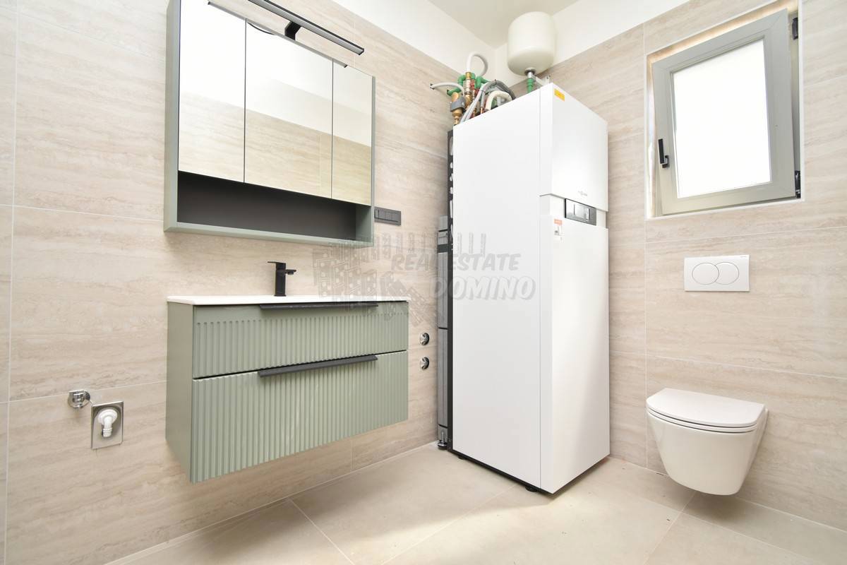 Nova očarljiva mediteranska hiša z bazenom! Otok Krk, Malinska