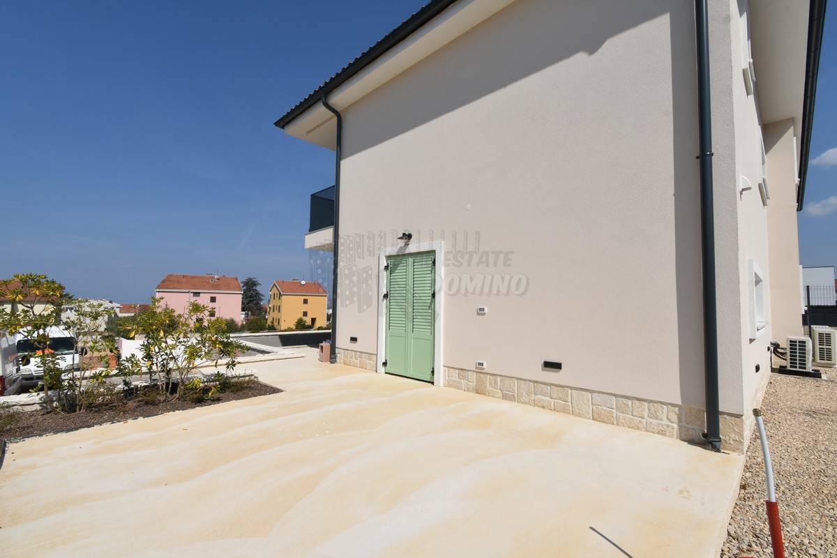 Nova očarljiva mediteranska hiša z bazenom! Otok Krk, Malinska