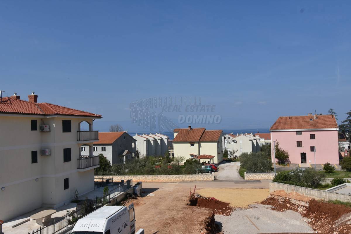 Nova očarljiva mediteranska hiša z bazenom! Otok Krk, Malinska