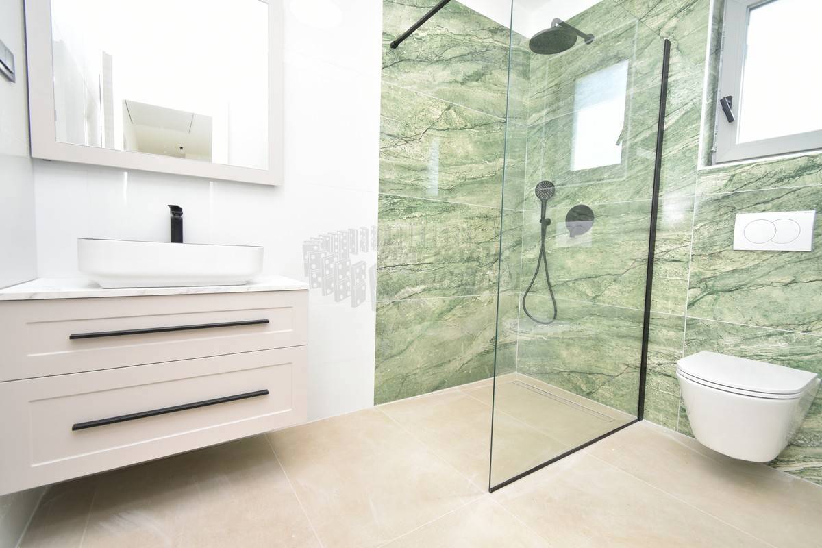 Nova očarljiva mediteranska hiša z bazenom! Otok Krk, Malinska