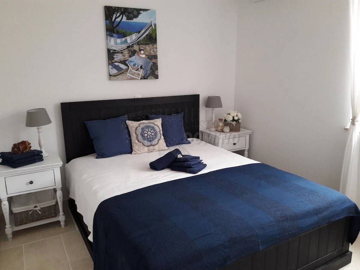 Čudovita vila z bazenom in pogledom na morje!