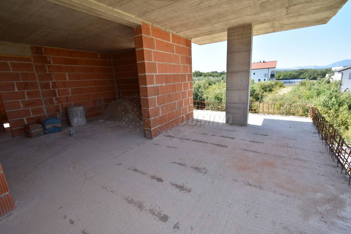 Dva apartmaja z bazenom in razgledom! Malinska