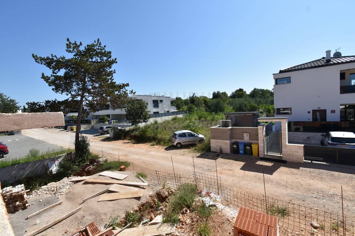 Dva apartmaja z bazenom in razgledom! Malinska