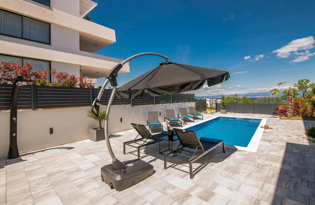 Luksuzno stanovanje na Rovi! Malinska