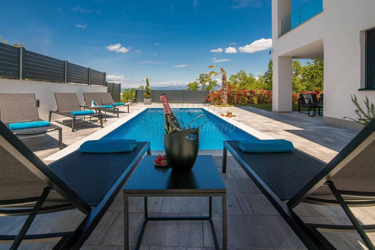 Luksuzno stanovanje na Rovi! Malinska