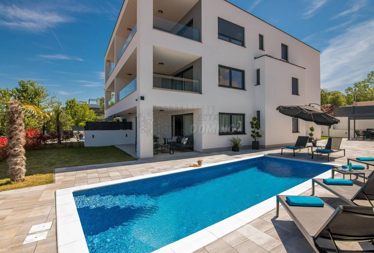 Luksuzno stanovanje na Rovi! Malinska