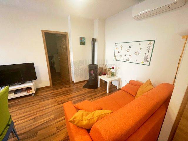 Apartma z zasebnim vrtom in skupnim bazenom!