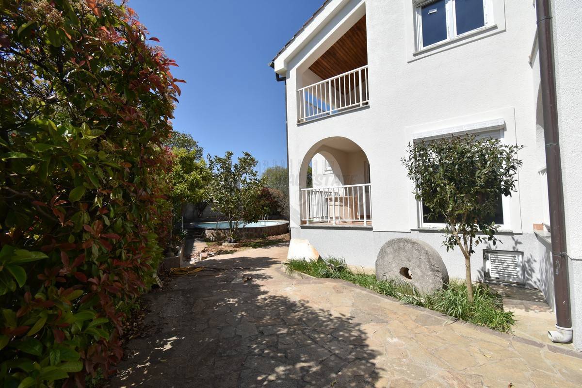 Apartma s skupnim bazenom! Mesto Krk - okolica!
