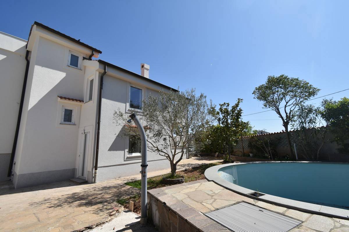 Apartma s skupnim bazenom! Mesto Krk - okolica!