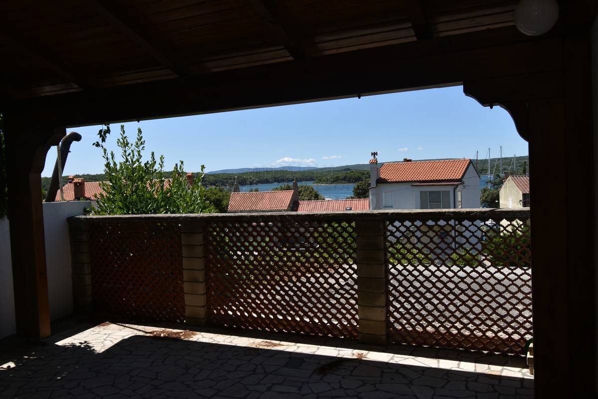 Hiša 70 metrov od morja! Punat