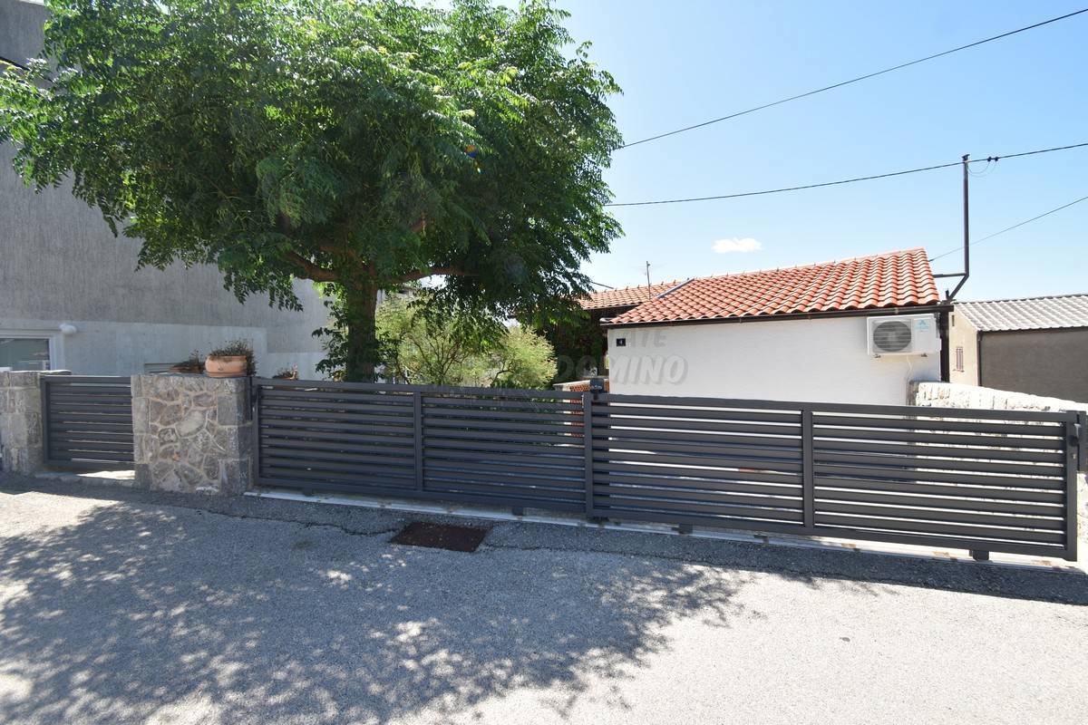 Hiša 70 metrov od morja! Punat