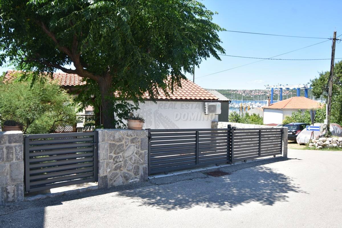 Hiša 70 metrov od morja! Punat