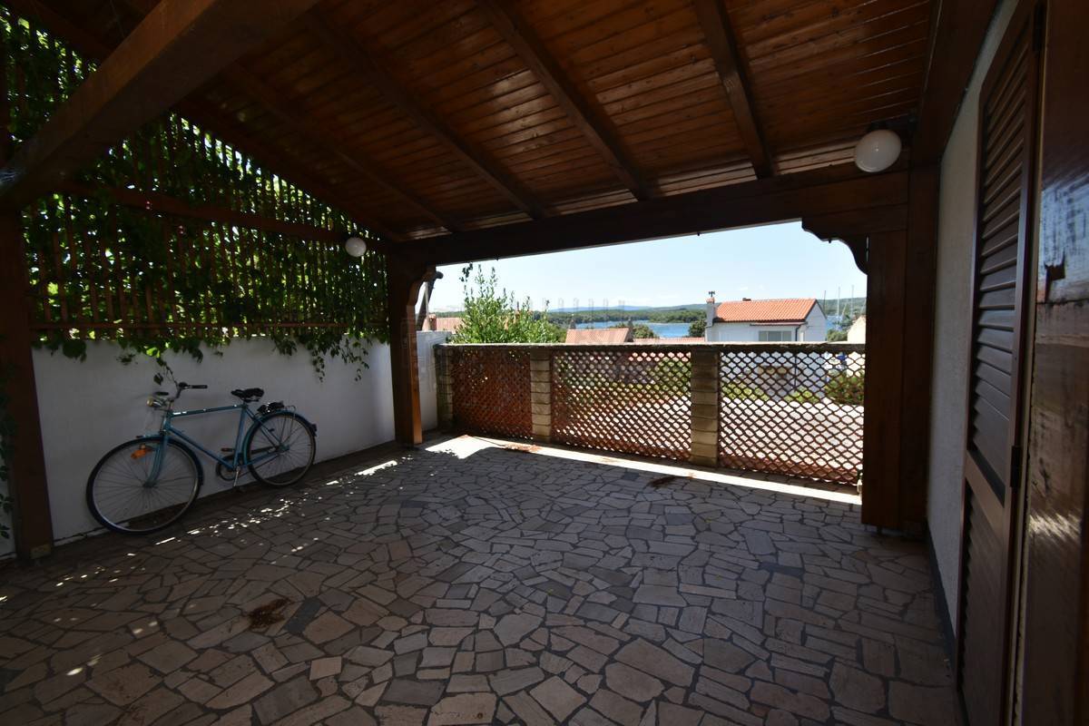 Hiša 70 metrov od morja! Punat