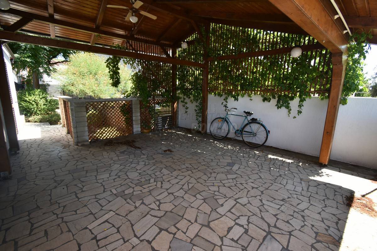 Hiša 70 metrov od morja! Punat