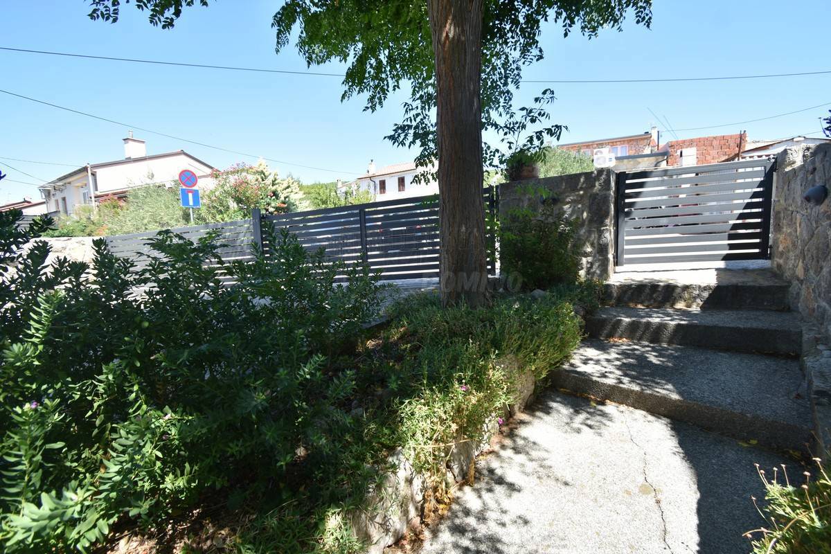 Hiša 70 metrov od morja! Punat