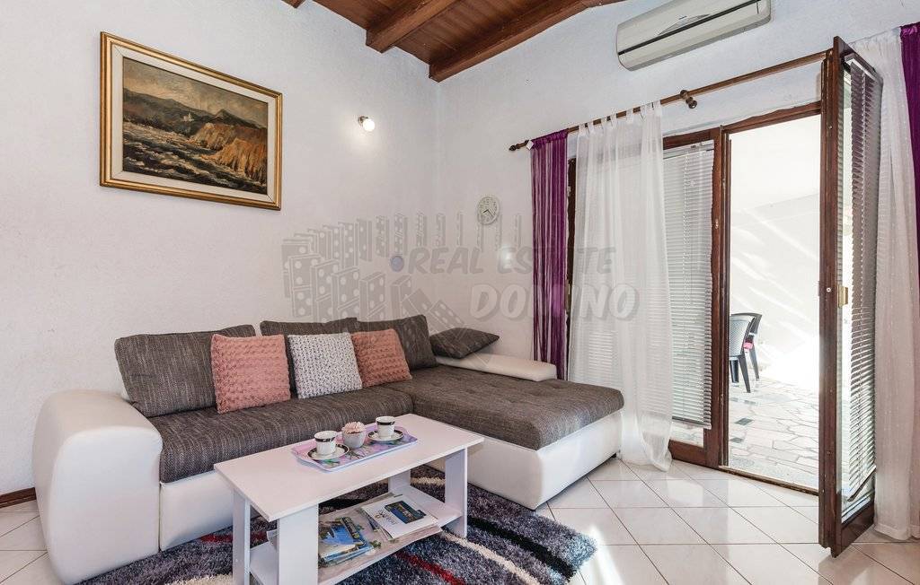 Čudovita hiša z grijanim bazenom! Otok Krk!