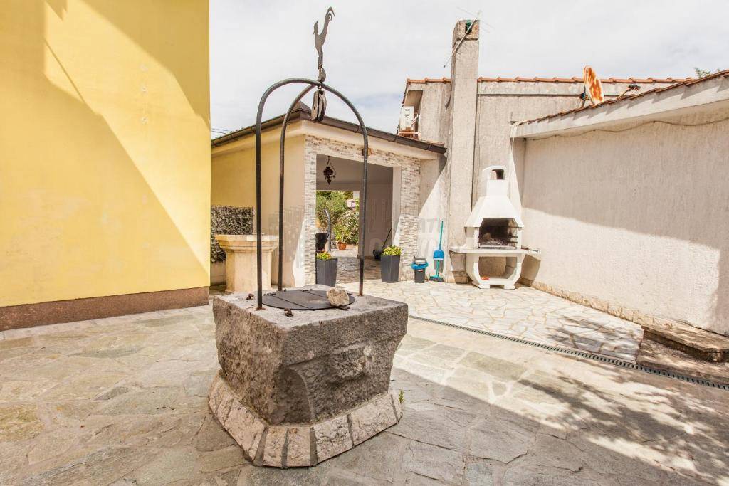 Čudovita hiša z grijanim bazenom! Otok Krk!