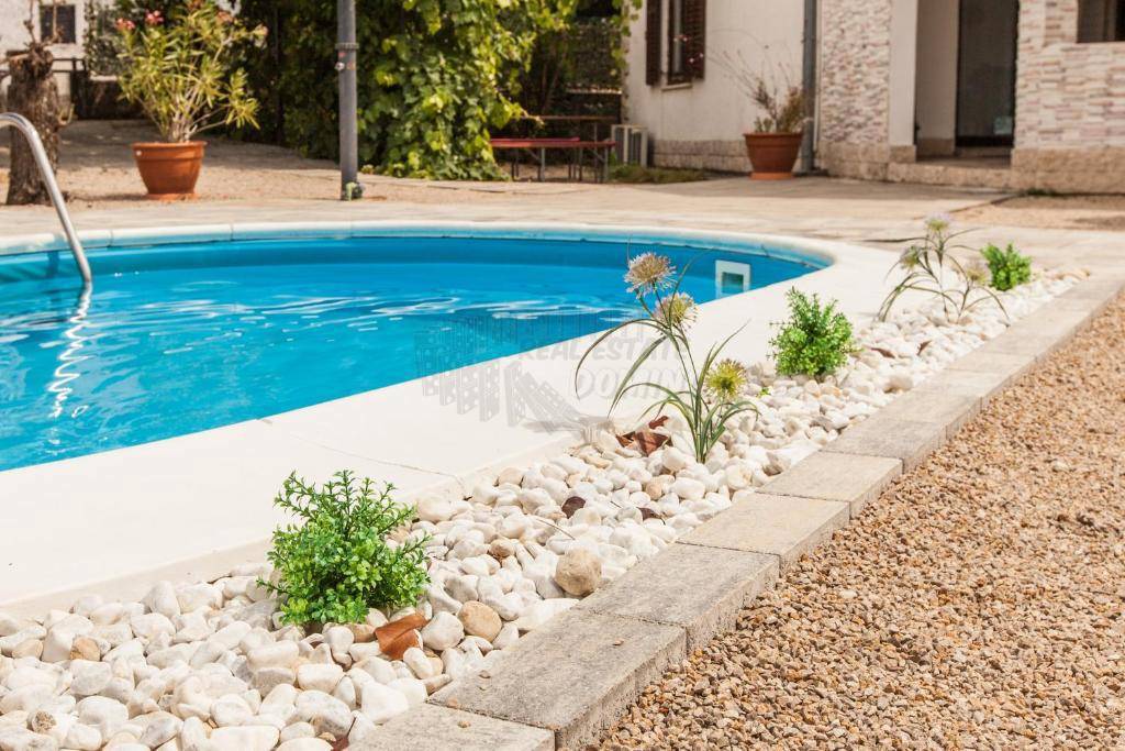 Čudovita hiša z grijanim bazenom! Otok Krk!