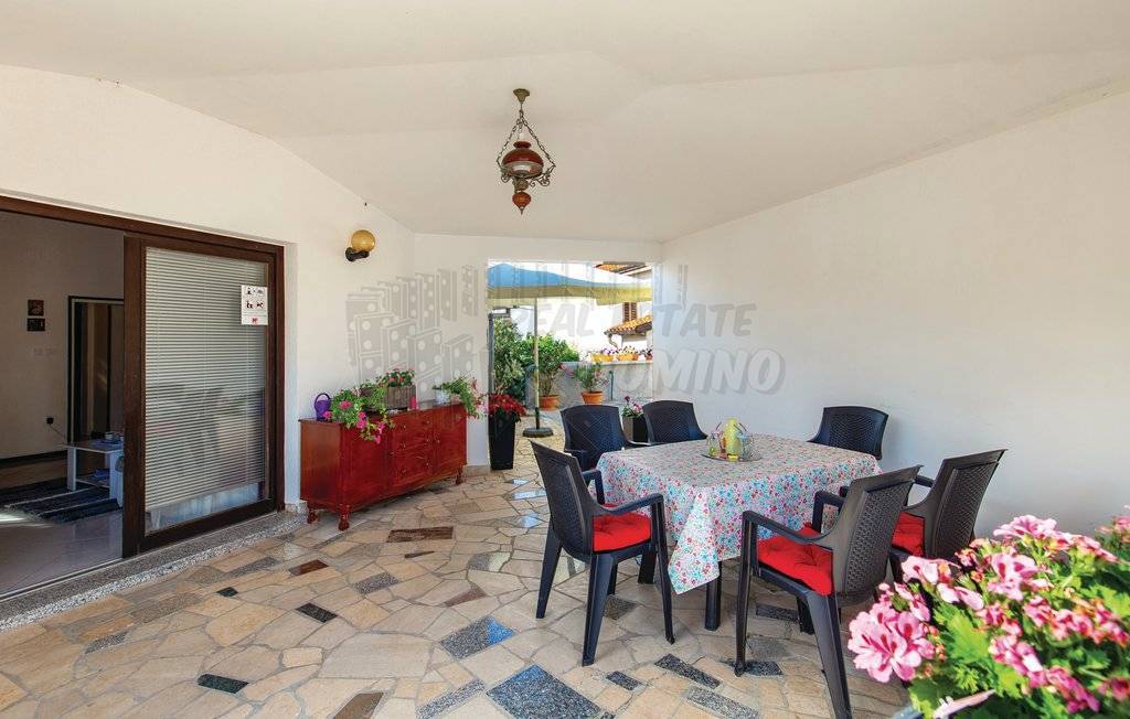 Čudovita hiša z grijanim bazenom! Otok Krk!