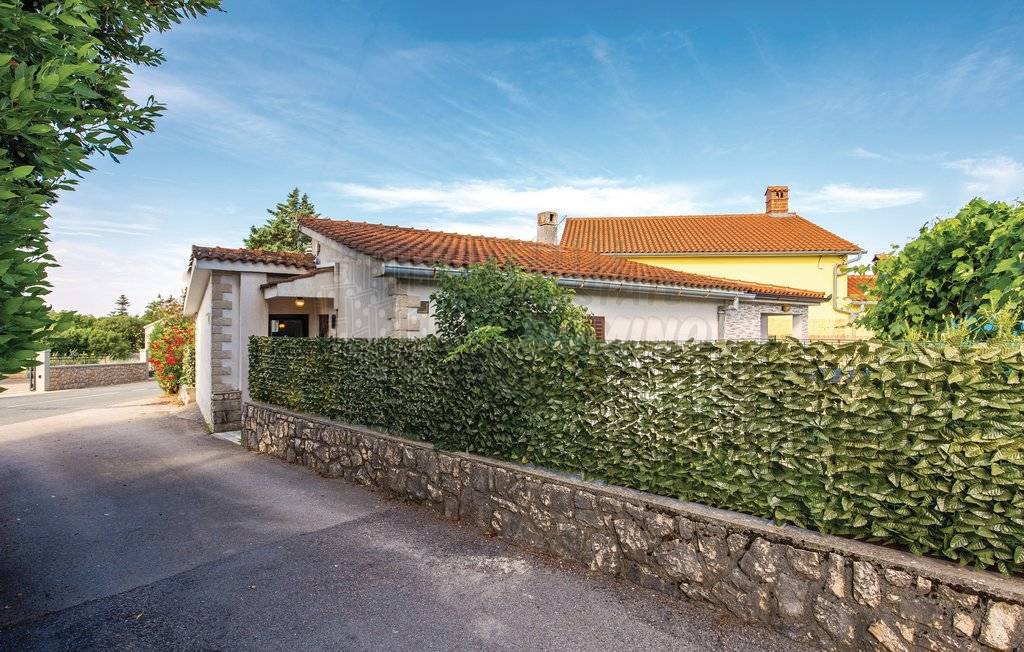 Čudovita hiša z grijanim bazenom! Otok Krk!