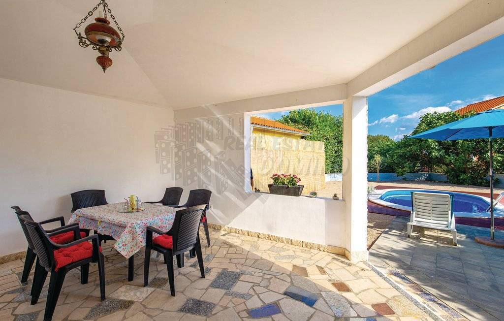 Čudovita hiša z grijanim bazenom! Otok Krk!