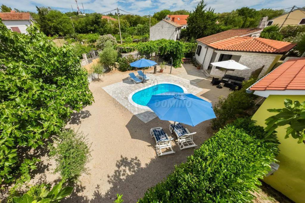 Čudovita hiša z grijanim bazenom! Otok Krk!