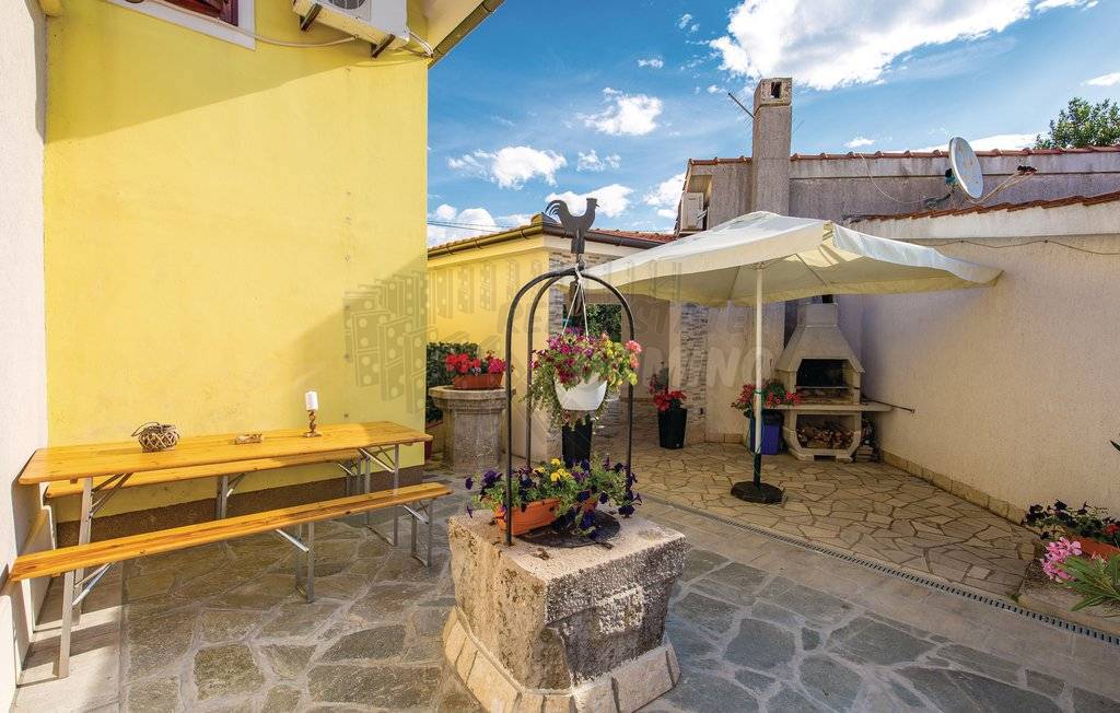 Čudovita hiša z grijanim bazenom! Otok Krk!