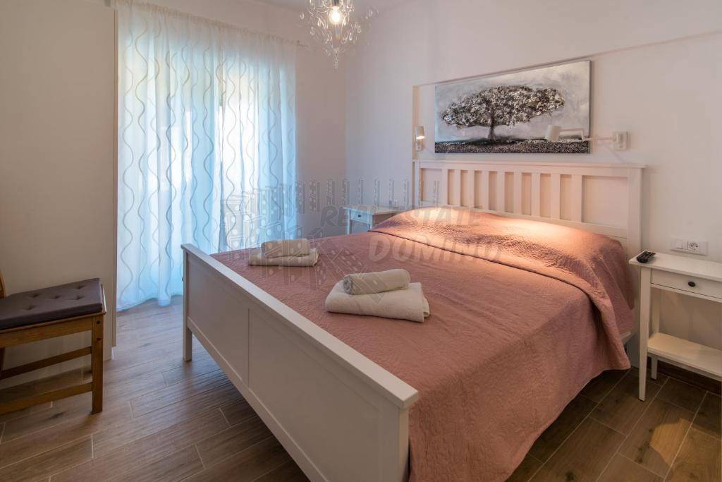 Očarljiva vila z vrtom 3000m2 in bazenom!