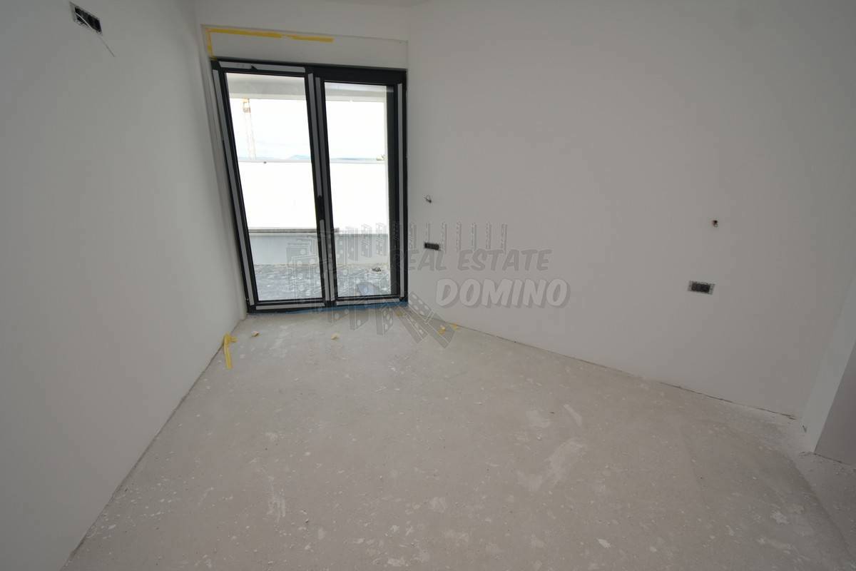 Novogradnja, Punat - stanovanje z vrtom in bazenom! ​