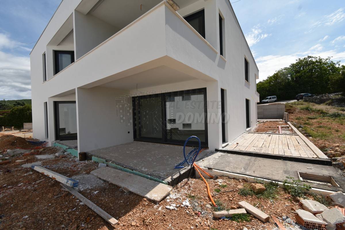 Novogradnja, Punat - stanovanje z vrtom in bazenom! ​