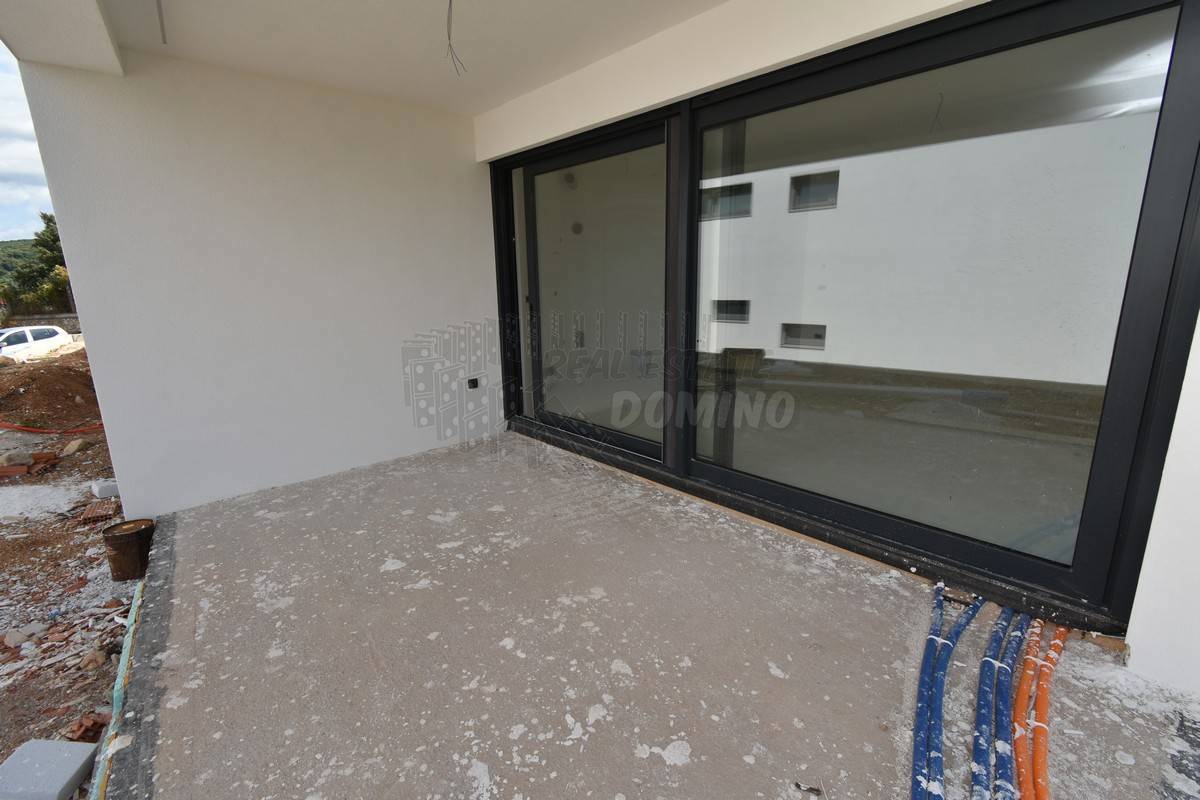 Novogradnja, Punat - stanovanje z vrtom in bazenom! ​