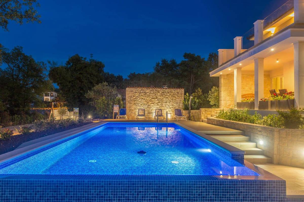 Čudovita vila z bazenom in razgledom! Malinska-okolica