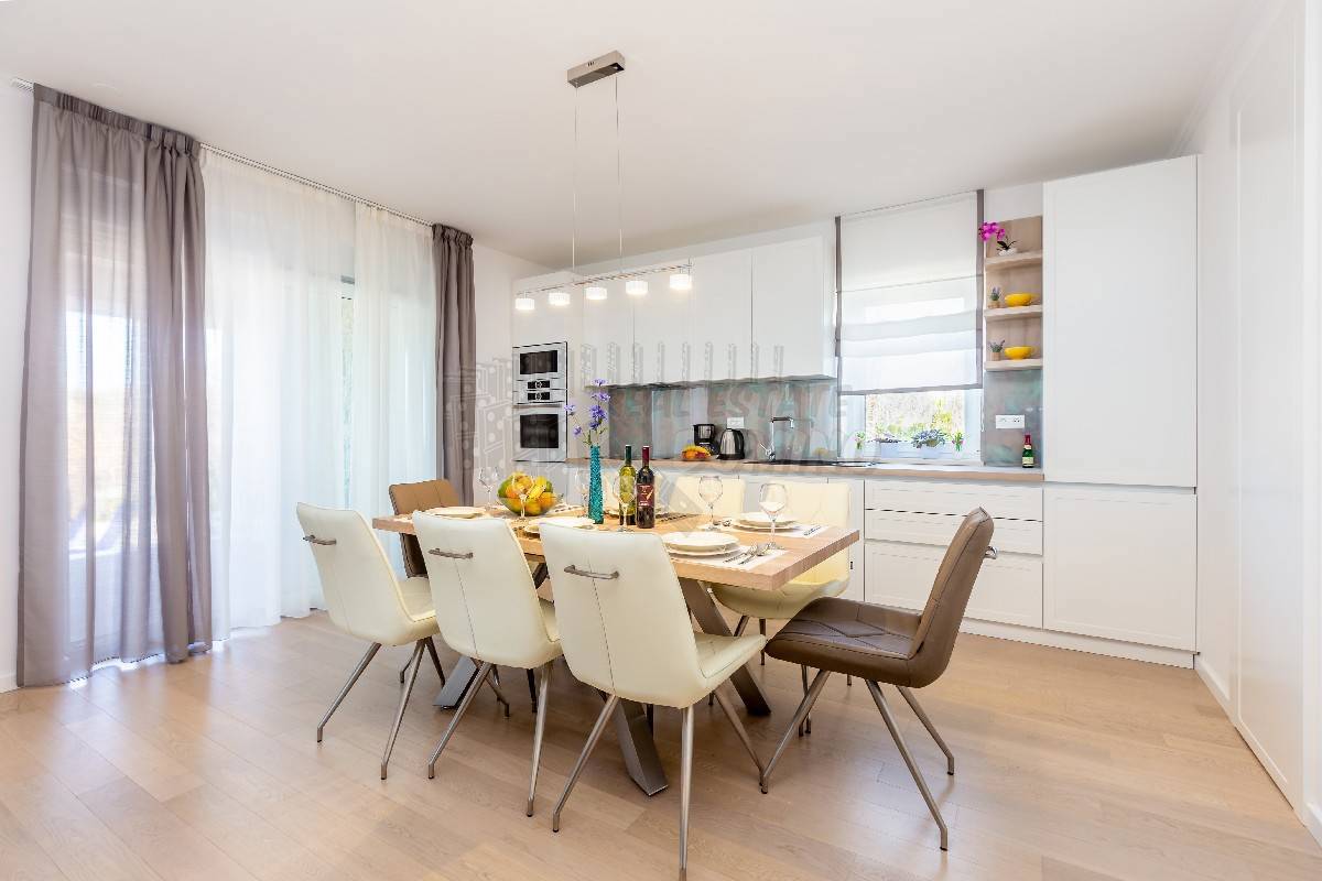 Čudovita vila z bazenom in razgledom! Malinska-okolica